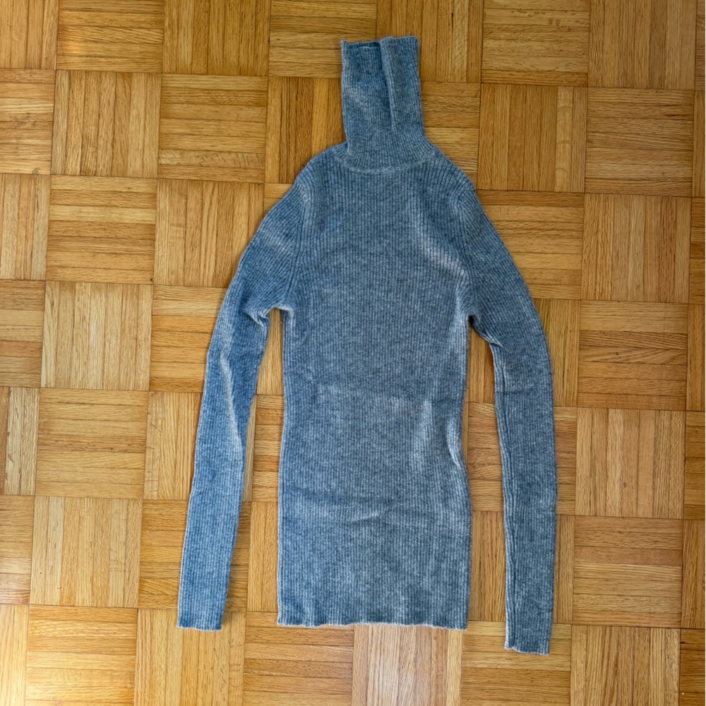 Slim Ribbed Cashmere Turtleneck